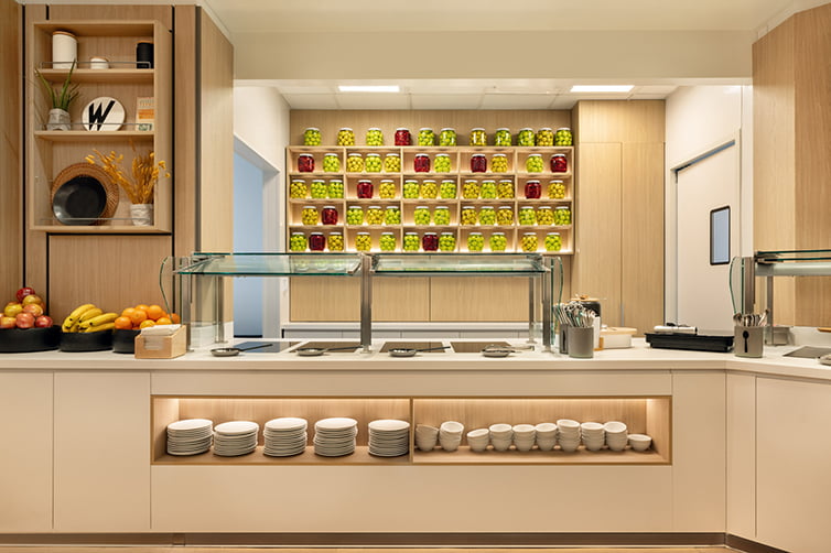 Master Oak in Lufthansa lounge Newark Airport